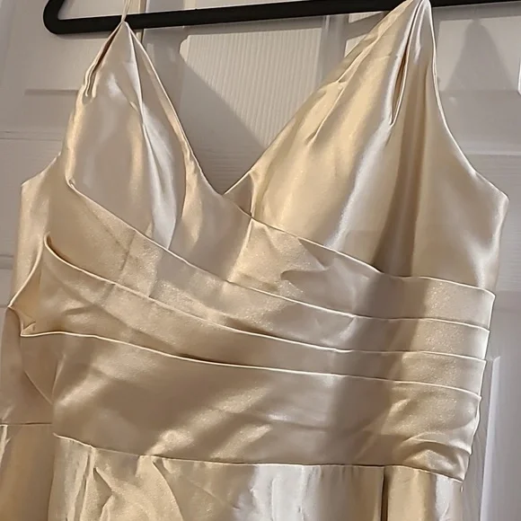 Women's formal cream dress sz 12 - Picture 3 of 8